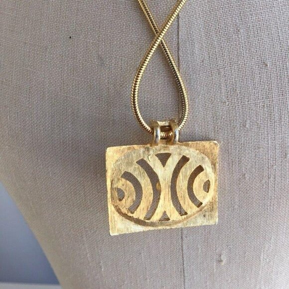 Vintage 1980s Gold Tone Pendant Necklace - Picture 2 of 5